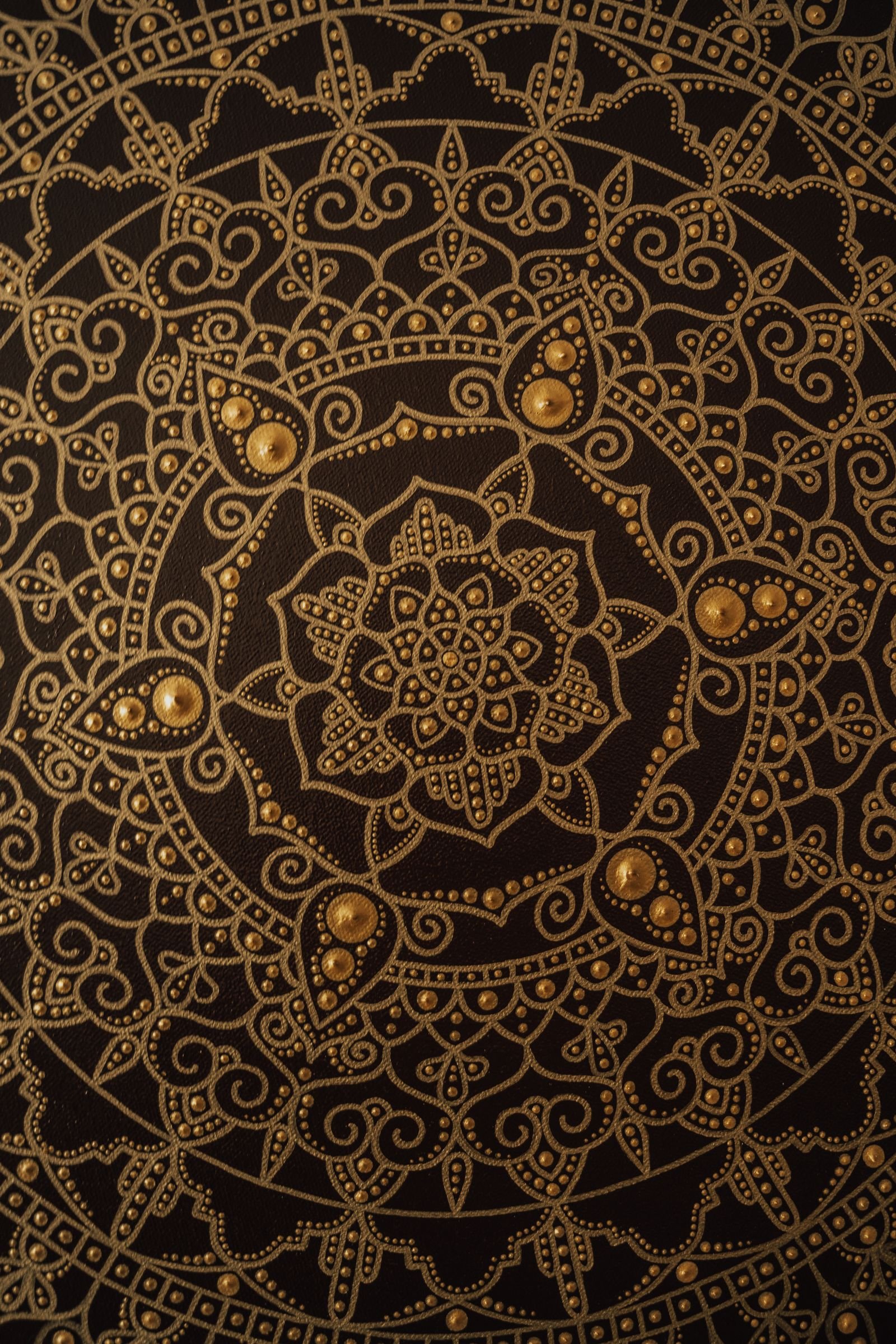 Dôme mandala noir, or et blanc